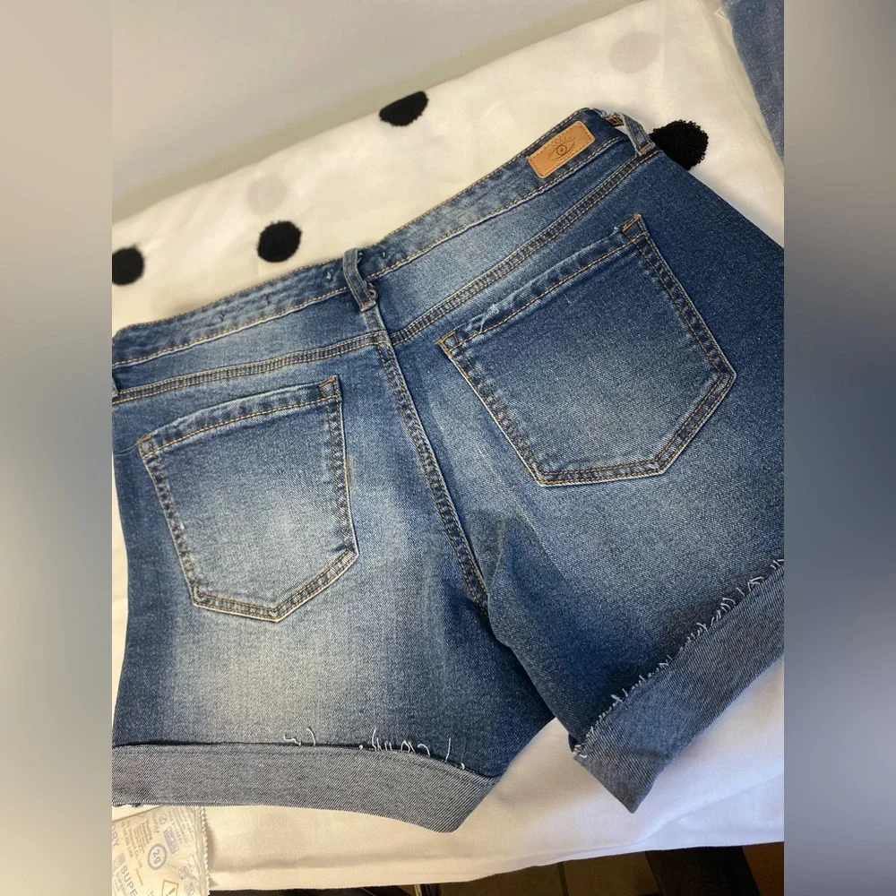 Mid Rise Shorts - Picture 5 of 5